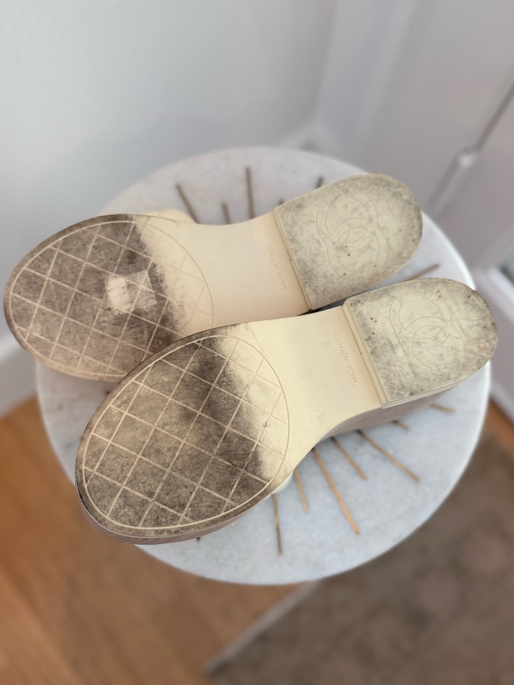 CHANEL Cream Quilted Slide Mules with Gold CC Emblem - Picture 4 of 5